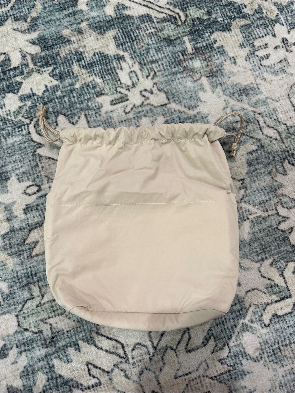 Insulated draw string bag
